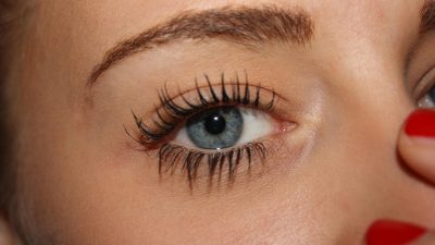 11 Proven Ways to Grow Longer and Thicker Eyelashes Naturally