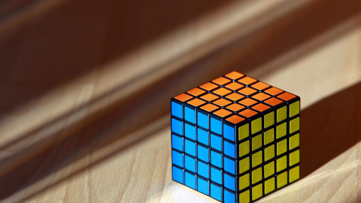 Master The Art Of Solving A 2X2 Rubik